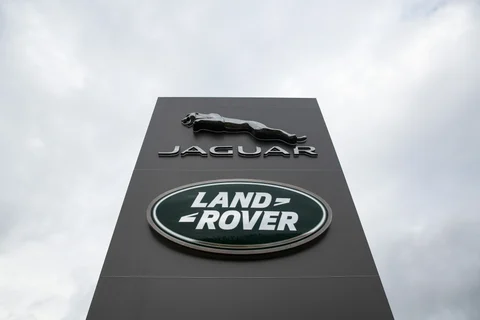 Jaguar Land Rover’s Vehicle Manufacturing Plant in the U.K. (Photographer: Simon Dawson/Bloomberg)