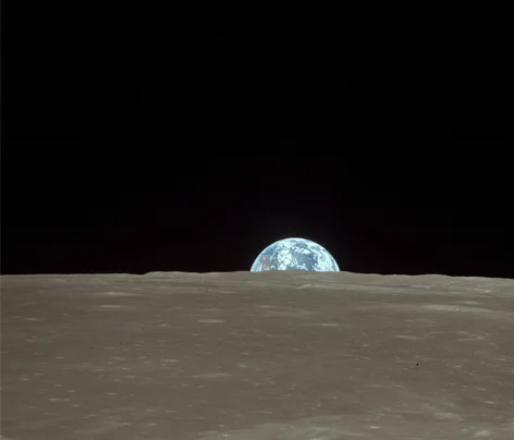 View of the earth from the moon. (GIF Courtesy: <a href="https://www.hq.nasa.gov/alsj/a11/a11.html">NASA</a>)