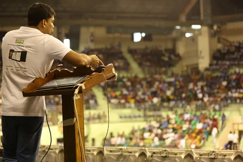 Byju addresses thousands of students in a stadium in Bangalore. (Source: Byju’s)