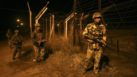 Indian Border Security Force (BSF) soldiers on night patrol near the fenced border with Pakistan. Picture used for representational purposes only. (Photo: Reuters)