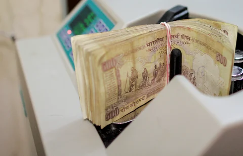 Indian 500 rupee banknotes are arranged. (Photographer: Dhiraj Singh/Bloomberg)