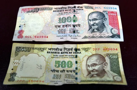 Rs 500 and Rs 1,000 notes were discontinued from 8 November as a step to curb black money. (Photo: PTI)