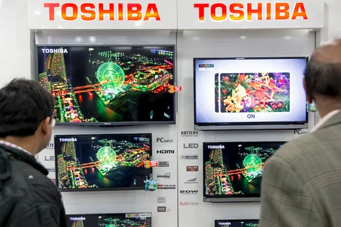 Customers browse televisions at a Toshiba Corp. store in Nehru Place IT Market, a hub for the sale of electronic goods and computer accessories, in New Delhi, India, on February 14, 2014. (Photographer: Graham Crouch/Bloomberg)