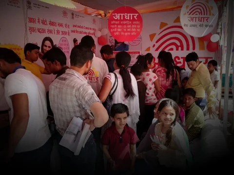 People wait in queue at an Aadhaar camp in Agra, India. (Source: Twitter/ @UIDAI)