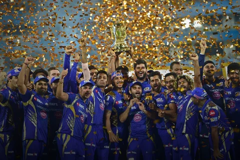 Mumbai Indians players with the IPL 10 trophy after they won the IPL 2017 Final against Rising Pune Supergiants in Hyderabad. (Photograph: Shailendra Bhojak/PTI)