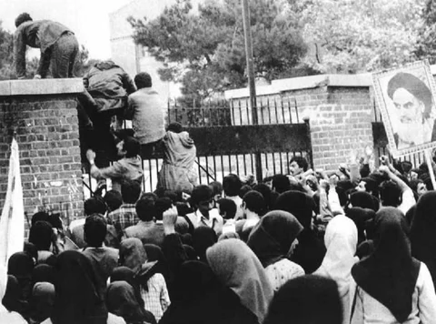 Iranian students scale the gates of the U.S. embassy in Tehran on November 4, 1979. (Photograph: Wikimedia Commons)