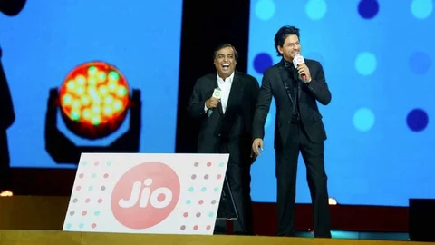 Reliance Industries Chairman Mukesh Ambani and actor Shah Rukh Khan, at a Reliance Jio event.