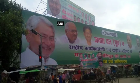 Poster war between JDU factions helmed by Nitish Kumar and Sharad Yadav heated up in Patna. (Photo: ANI)