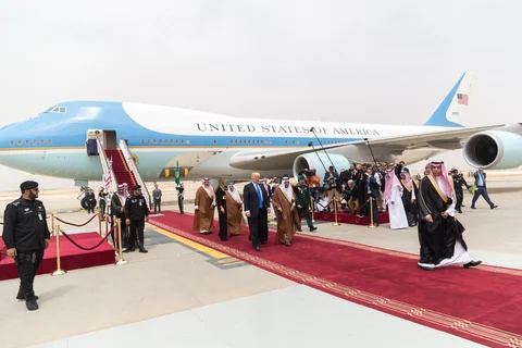U.S. President Donald Trump is received by King Salman of Saudi Arabia, in Riyadh, on May 20, 2017. (Photograph: The White House’s official flickr page)