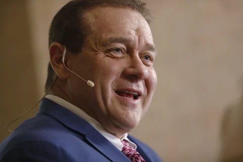 Scott Minerd, chairman of investments and global chief investment officer of Guggenheim Partners LLC, speaks during a Bloomberg Television interview in Beverly Hills, California, U.S. (Photographer: Patrick T. Fallon/Bloomberg)