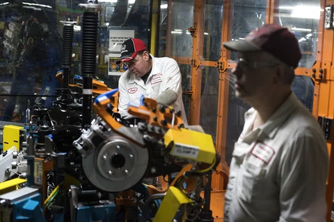 A production associate adds parts to the rear suspension of a Honda Accord vehicle during production at the Honda of America Manufacturing Inc. Marysville Auto Plant in Marysville, Ohio, U.S., on Dec. 21, 2017. (Photographer: Ty Wright/Bloomberg)