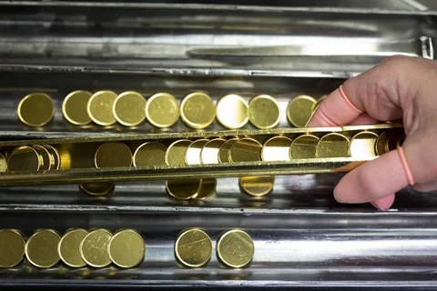 A new instrument to hedge risk in gold investments