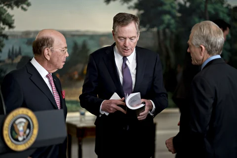 Peter Navarro, director of the National Trade Council, from right, Robert Lighthizer, U.S. trade representative, and Wilbur Ross, U.S. commerce secretary, speak before U.S. President Donald Trump, not pictured, signs a presidential memorandum targeting China’s economic aggression in the Diplomatic Room of the White House in Washington, D.C., U.S., on March 22, 2018. (Photographer: Andrew Harrer/Bloomberg)