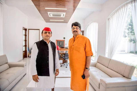 (Photo: Twitter/<a href="https://twitter.com/yadavakhilesh/status/977088987734138880">@yadavakhilesh</a>)
