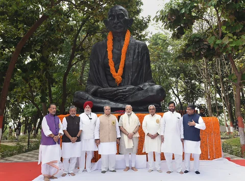 Prime Minister Narendra Modi pays homage at the statue of Mahatma Gandhi during Satyagrah Se Swachhagrah programme with political allies. (Source: PTI)