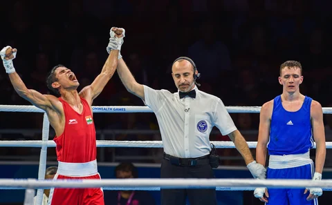 Gaurav Solanki declared winner against Northern Ireland’s Brendan Irvine in the Men’s Fly 52kg boxing finals. (Source: PTI)