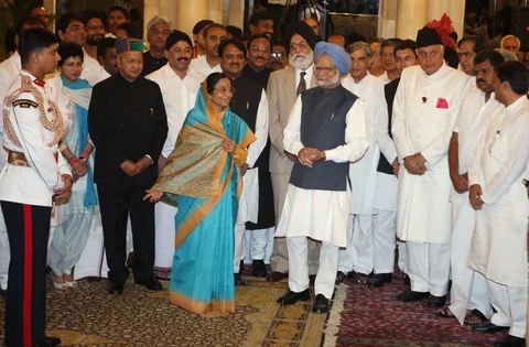 Pratibha Patil, then India’s president, center left, and Manmohan Singh, then prime minister, center right, pose with newly appointed ministers at the presidential palace in New Delhi, India, on May 28, 2009. (Photographer: Pankaj Nangia/Bloomberg)
