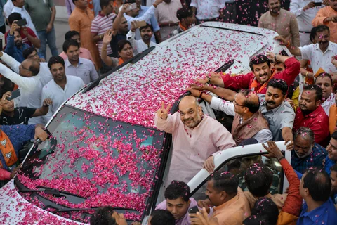 BJP President Amit Shah flashes a victory sign as he arrives at the Party Headquarters after his party’s performance in Karnataka Assembly elections 2018. (Source: PTI)