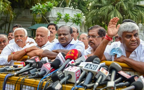 JD(S) President HD Kumaraswamy speaks to the media as KPCC President G Parameshwara and RV Deshpande looks on, after meeting with Governor to stake claim to form the coalition government in the state in Bengaluru. (Photographer: Shailendra Bhojak/PTI)