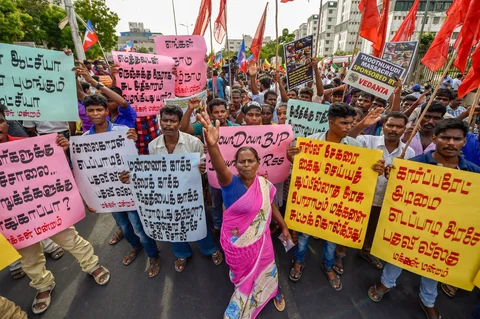 Tamizhaga Vazhvurimai Katchi members hold a demonstration condemning the police firing on protesters demanding the closure of Vedanta’s Sterlite Copper unit in Tuticorin which lead to the death of 13 people. (Image: PTI)
