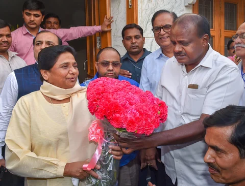 JD(S) leader and Karnataka chief minister-designate H D Kumaraswamy greets BSP supremo Mayawati at her residence in New Delhi on Monday. (Photographer: Atul Yadav 