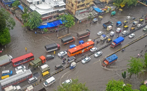 Vehicals wade through water-logged street at Kings Circle after heavy rains in Mumbai on Saturday, June 09, 2018. (Source: PTI)