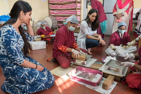 Meghan Markle visits Myna’s Govandi office. (Photograph: Myna Mahila Foundation)