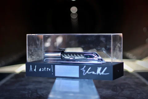 The trophy. (Source: WARR Hyperloop)
