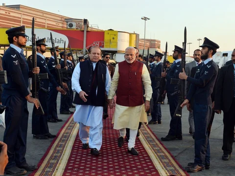 Prime Minister Narendra Modi received by then-Prime Minister of Pakistan, Nawaz Sharif, at Lahore, Pakistan on December 25, 2015. (Photograph: PIB)<a href="http://pibphoto.nic.in/photo//2015/Dec/l2015122574980.jpg"><i><br></i></a>