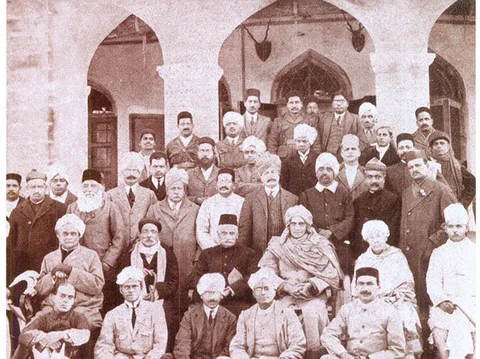Prominent delegates to the Amritsar Congress meeting in 1919, including BG Tilak, Motilal Nehru, Shraddhanand, Annie Besant, MM Malaviya, Jawaharlal Nehru, S Satyamurti. (Image: National Repository of Open Educational Resources / Gandhi Heritage Portal)