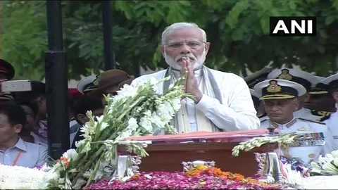 Vajpayee’s Daughter Performs His Last Rites at Smriti Sthal