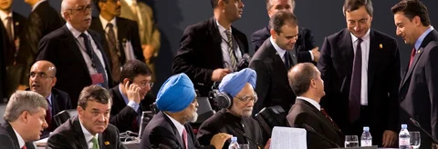 India’s then planning commission deputy chairman Montek Singh Ahluwalia and Prime Minister Manmohan Singh, at the G-20 summit in Pittsburgh, Pennsylvania, on Sept. 25, 2009. (Photographer: Andrew Harrer/Bloomberg)