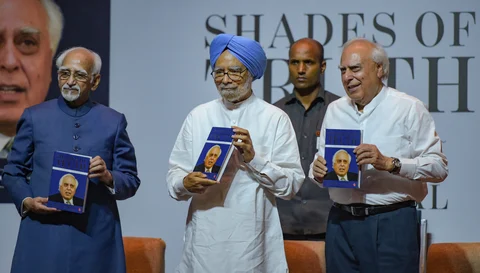 Former Prime Minister Manmohan Singh (Centre) with former Vice-President Hamid Ansari (left) and Congress leader-author Kapil Sibal during the launch of Sibal’s book ‘Shades of Truth’, in New Delhi. (Photo: PTI) 