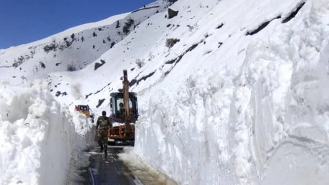 (Photo Courtesy: Twitter/ <a href="https://twitter.com/adgpi">ADG PI - INDIAN ARMY</a>)