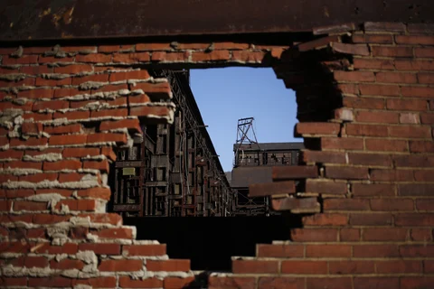 Part of a former steel plant stands in Pennsylvania, U.S. (Photographer: Luke Sharrett/Bloomberg)