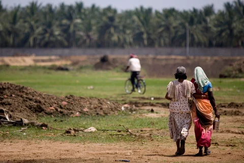 Contract labourers in the then-undivided state of Andhra Pradesh. (Photographer: Prashanth Vishwanathan/Bloomberg News)