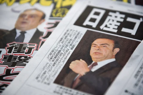 Newspapers featuring articles on Carlos Ghosn, chairman of the alliance between Renault SA, Nissan Motor Co. and Mitsubishi Motors Corp., are displayed in Yokohama, Kanagawa Prefecture, Japan. (Photographer: Akio Kon/Bloomberg). 