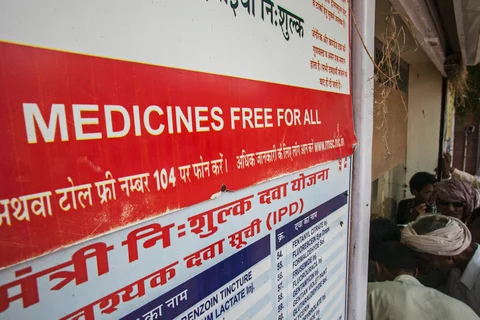 Patients and their relatives queue up to receive free medicine from a dispensary in Bikaner, Rajasthan. (Photographer: Prashanth Vishwanathan/Bloomberg)