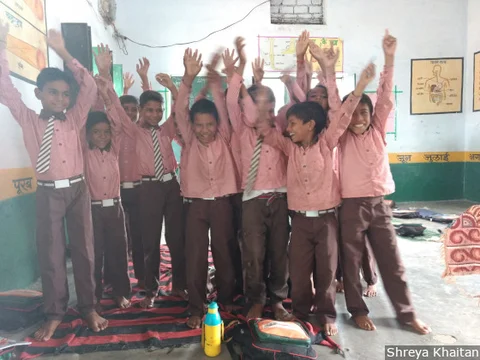 Students of a government school, in Lalitpur district in Uttar Pradesh, shouted out at the end of an activity-based session to learn numbers. (Photographer: Shreya Khaitan/ IndiaSpend)