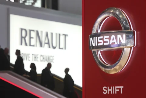 A Nissan Motor Co. logo, right, is seen near to a Renault SA logo, during the second press day of the Geneva International Motor Show in Geneva, Switzerland. (Photographer: Chris Ratcliffe/Bloomberg). 