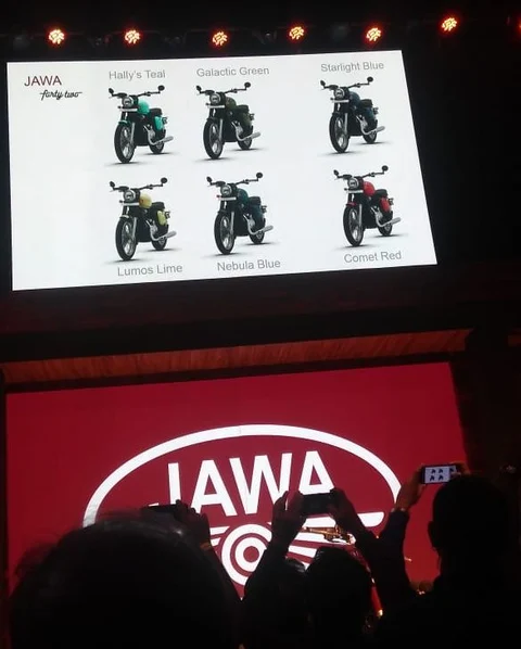 Jawa 42’s colour options displayed at the launch event. (Source: BloombergQuint)
