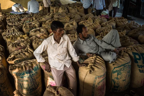 Farmers wait to sell their soybeans at a grain market in Burhanpur, Madhya Pradesh, India. (Photographer: Sanjit Das/Bloomberg)