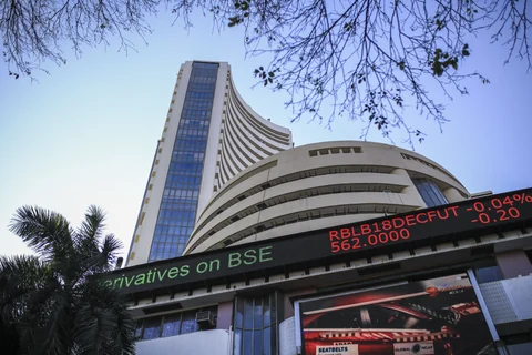 An electronic ticker board displays stock figures outside the Bombay Stock Exchange building in Mumbai, India (Photographer: Dhiraj Singh/Bloomberg) 