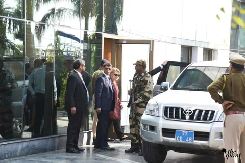 Hilary Clinton, among the many celebrities flying from the U.S., arrives at the airport. (Photo: Yogen Shah, The Quint)