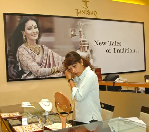 A Tanishq jewellery store in Mumbai, in 2005. (Photographer: Santosh Verma/Bloomberg News)
