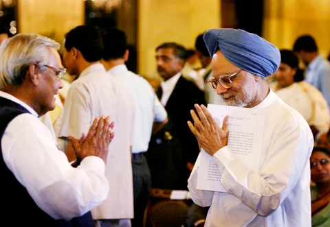 Atal Bihari Vajpayee and Manmohan Singh at Rasthrapati Bhavan in New Delhi, on May 22, 2004. (Photographer: Amit Bhargava/Bloomberg News)