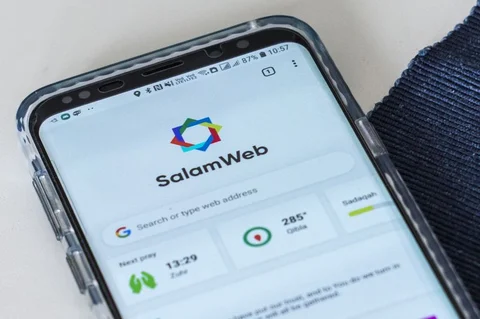 SalamWeb mobile browser (Photographer: Justin Chin/Bloomberg)