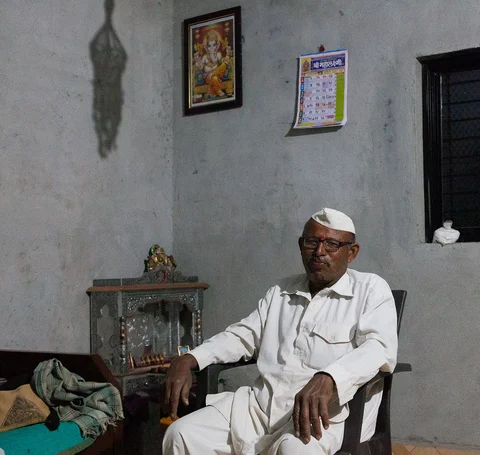 Naguanna too is at home in Masaiwadi to look after his father; his wife Vilasi is at the camp. ‘It is ...almost as if we are divorced…’ he says of these arrangements. (Photographer: Binaifer Bharucha/People’s Archive of Rural India) 
