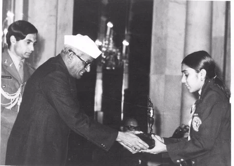 Ami Ghia, receiving the Arjuna Award from President Neelam Sanjeeva Reddy in 1976. She was ranked 7th in the world in 1983. (Image courtesy: Ami Ghia). 