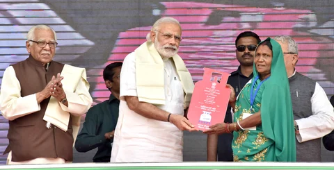 Prime Mininster Narendra Modi launches the Ujjwala Yojana, at Ballia, Uttar Pradesh, on May 1, 2016. (Photograph: PIB)